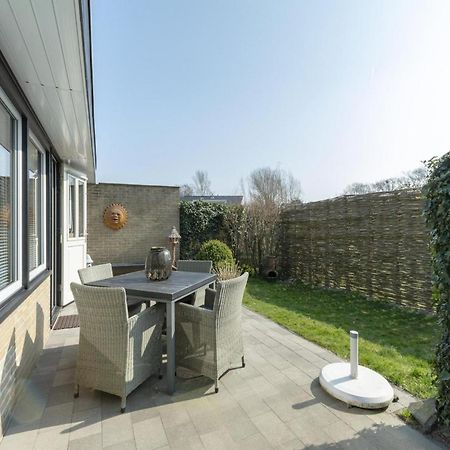 Attractive Bungalow With Modern Furnishings Sint Maartensvlotbrug Exterior foto