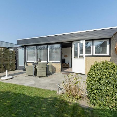 Attractive Bungalow With Modern Furnishings Sint Maartensvlotbrug Exterior foto