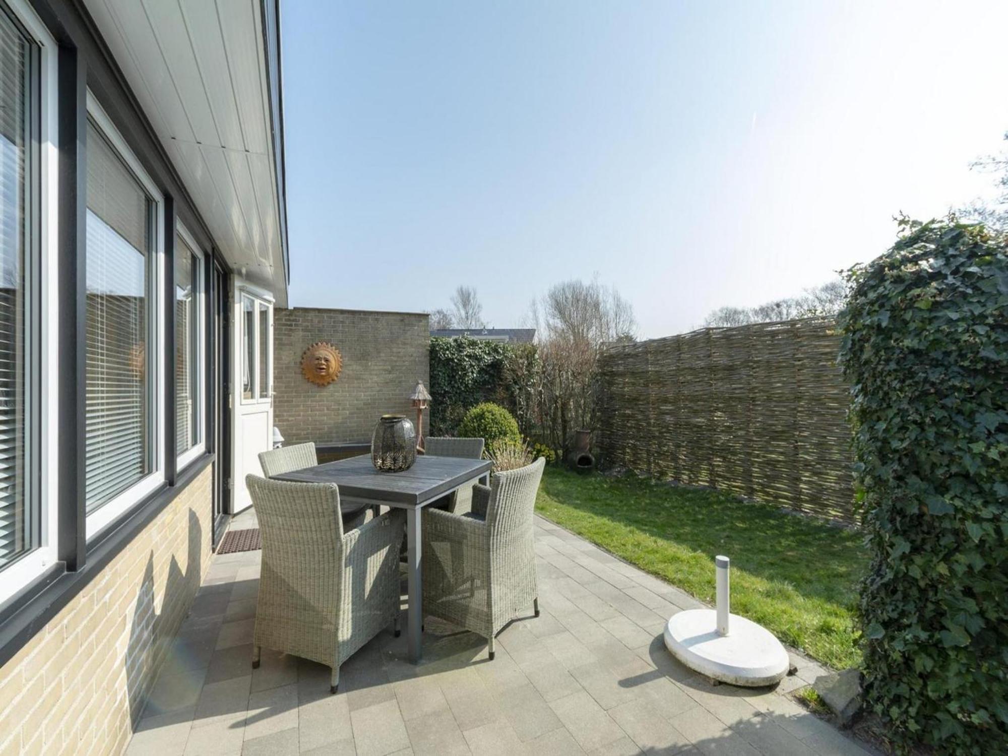Attractive Bungalow With Modern Furnishings Sint Maartensvlotbrug Exterior foto