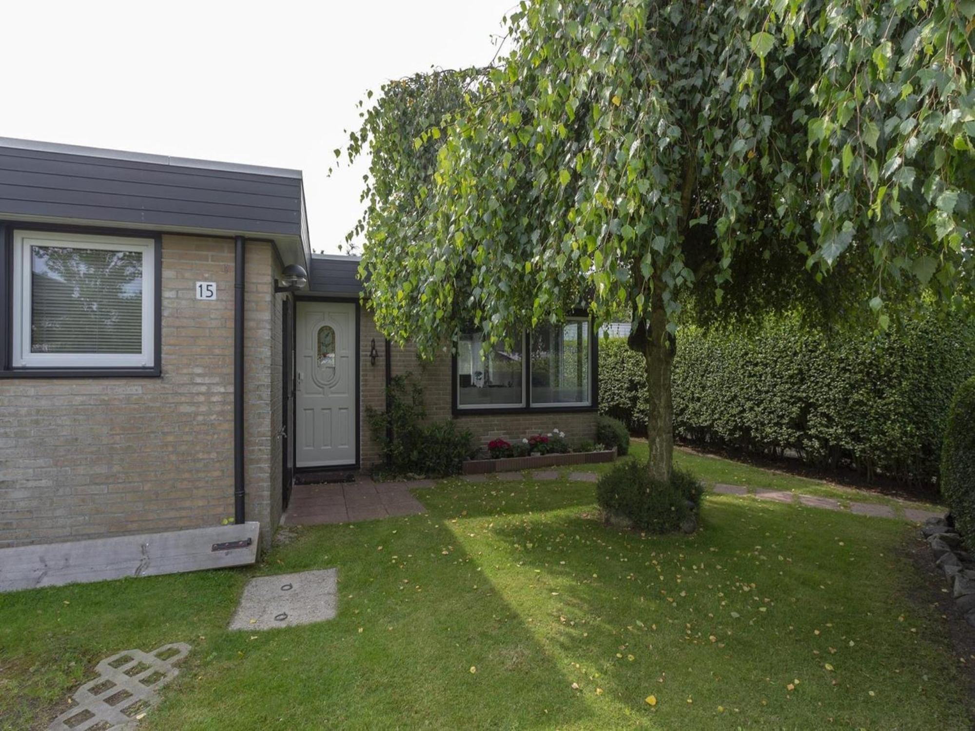 Attractive Bungalow With Modern Furnishings Sint Maartensvlotbrug Exterior foto