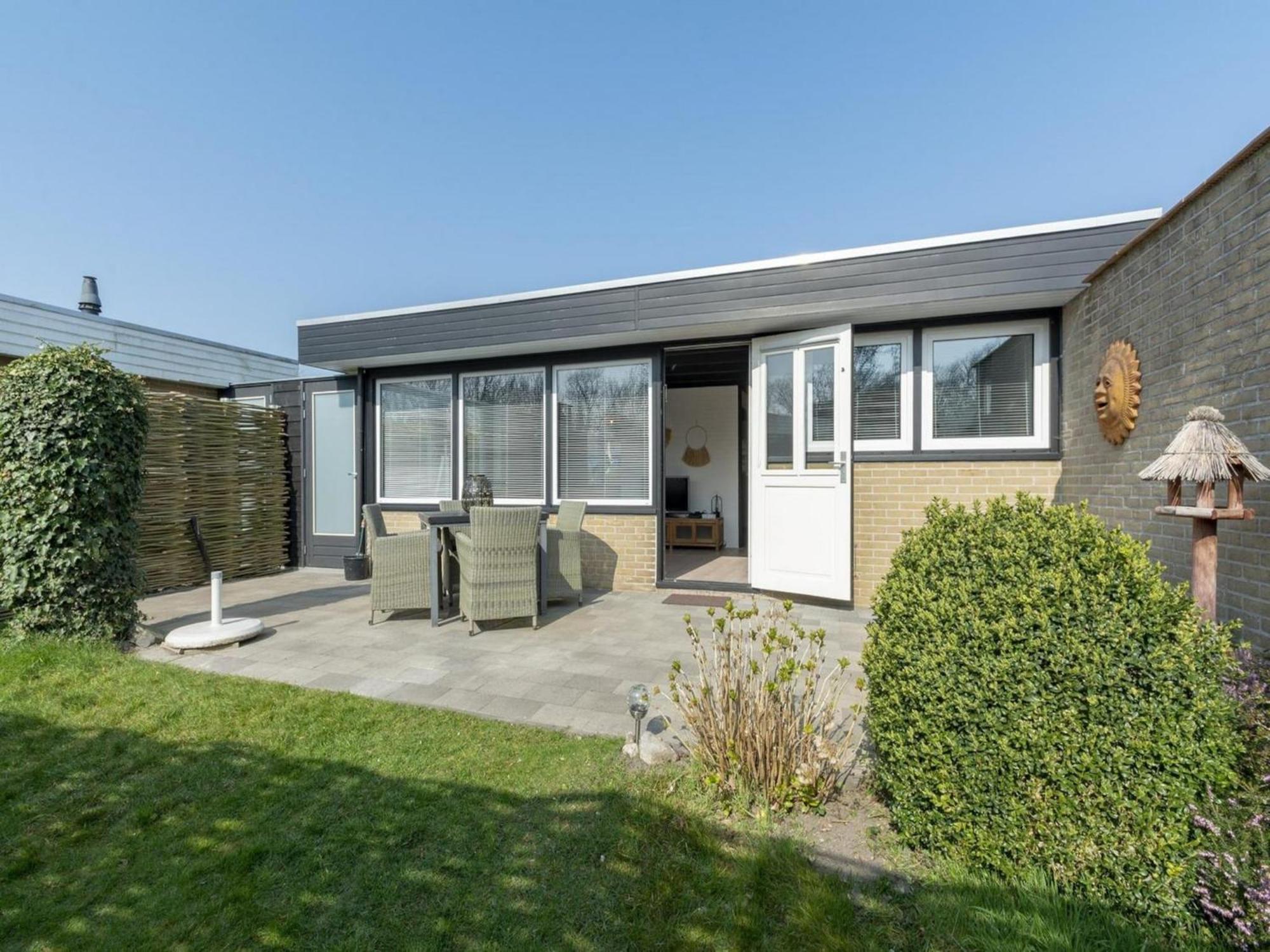 Attractive Bungalow With Modern Furnishings Sint Maartensvlotbrug Exterior foto