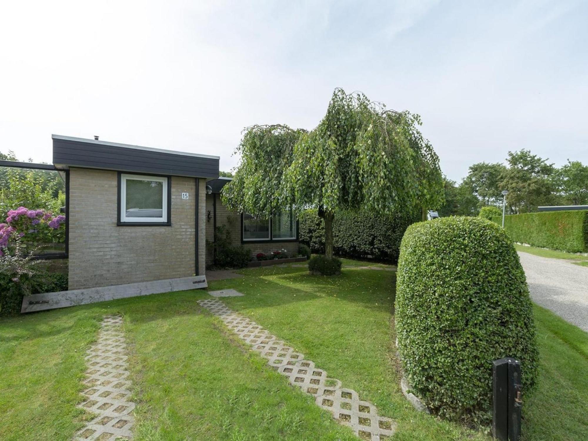 Attractive Bungalow With Modern Furnishings Sint Maartensvlotbrug Exterior foto